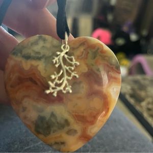 Handmade necklace, agate with a leaf